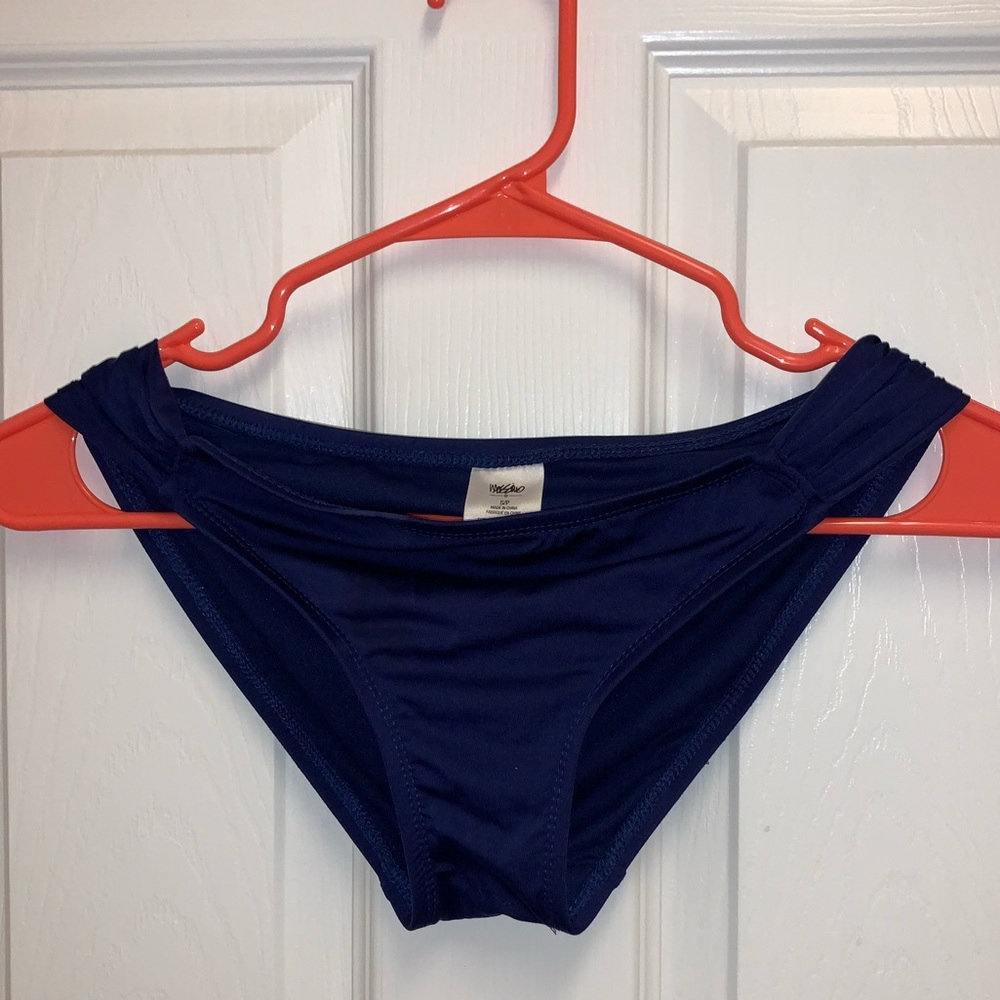 Bikini botttoms